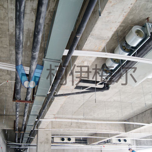 美的中央空調(diào)風(fēng)冷熱泵模塊機(jī)組-武漢德寶機(jī)電江夏區(qū)廠房安裝案例