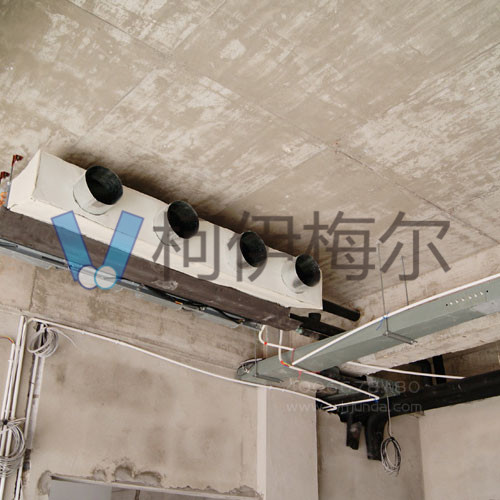 美的中央空調(diào)風(fēng)冷熱泵模塊機(jī)組-武漢德寶機(jī)電江夏區(qū)廠房安裝案例